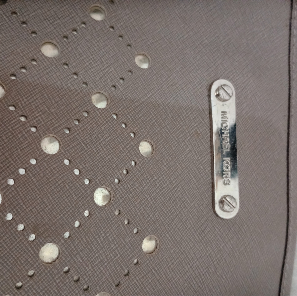 Michael Kors Gray Tote Bag. - Picture 4 of 6